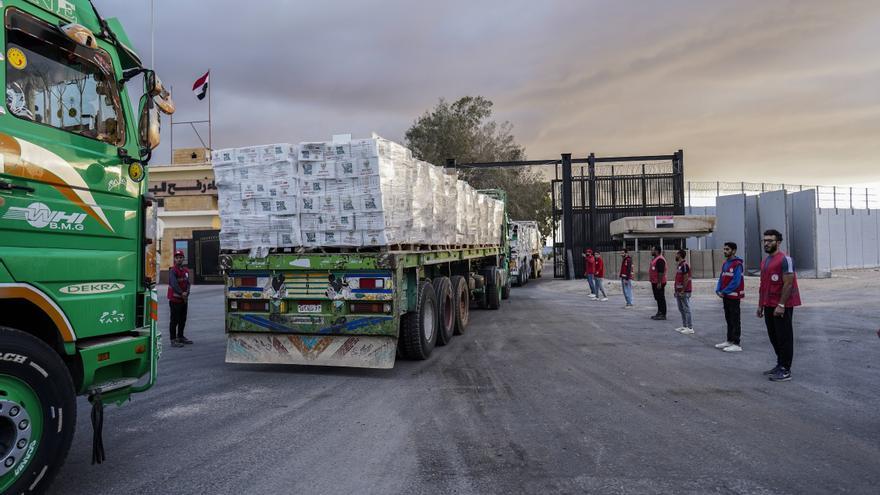 Empieza a entrar ayuda humanitaria a Gaza desde Egipto, siguiendo el acuerdo de alto al fuego