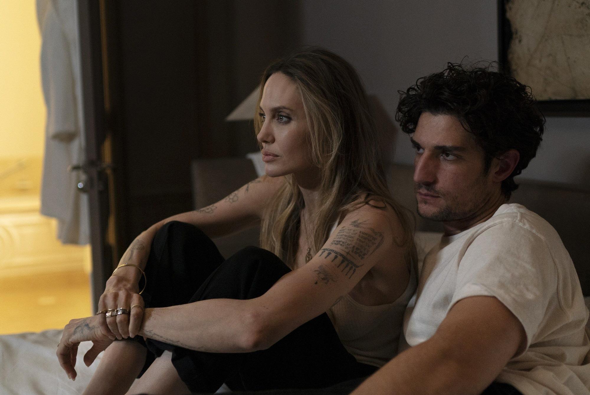 Angelina Jolie y Louis Garrel en ‘Couture’.