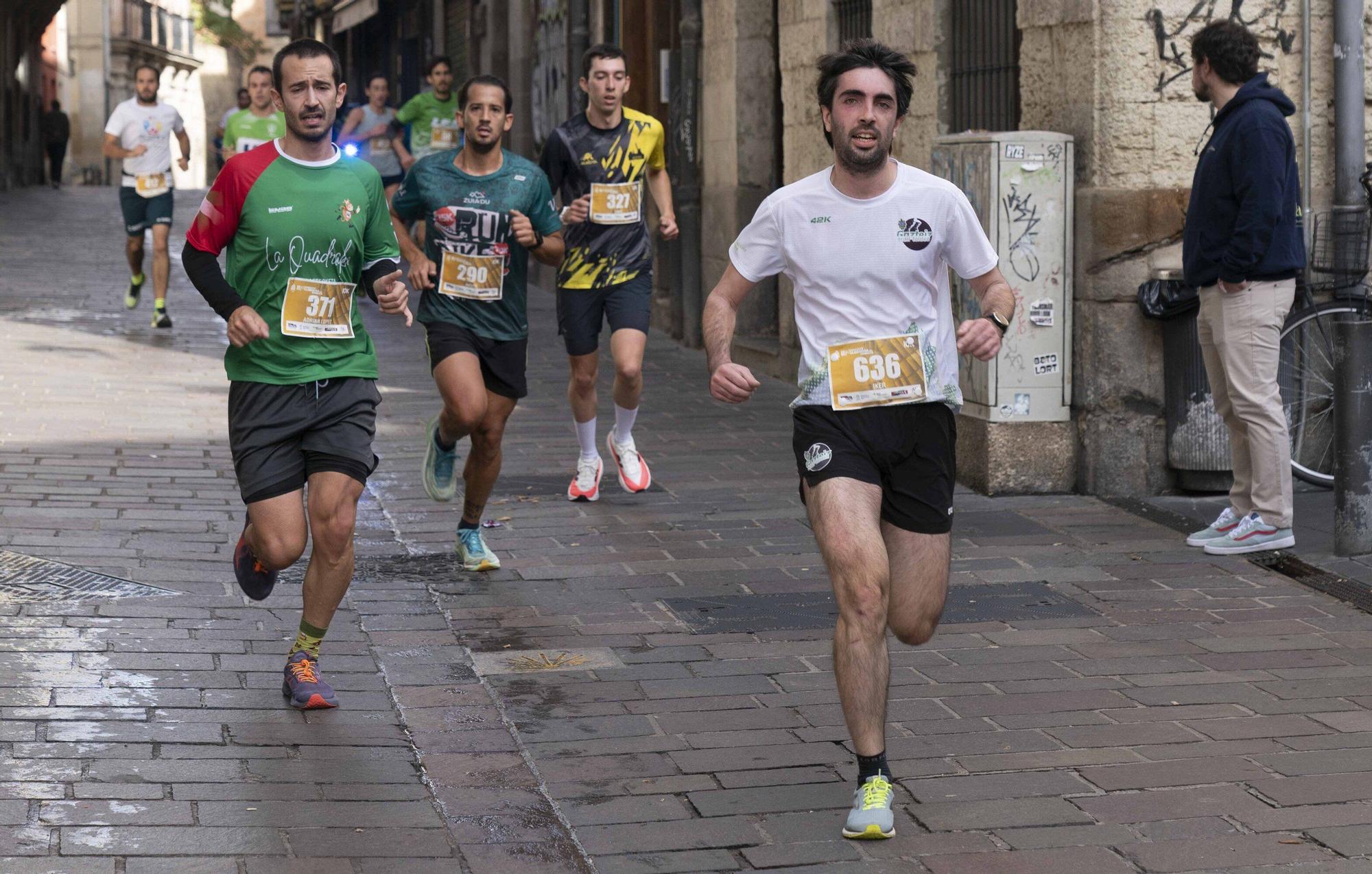 En imágenes: Un millar de corredores atraviesan la almendra