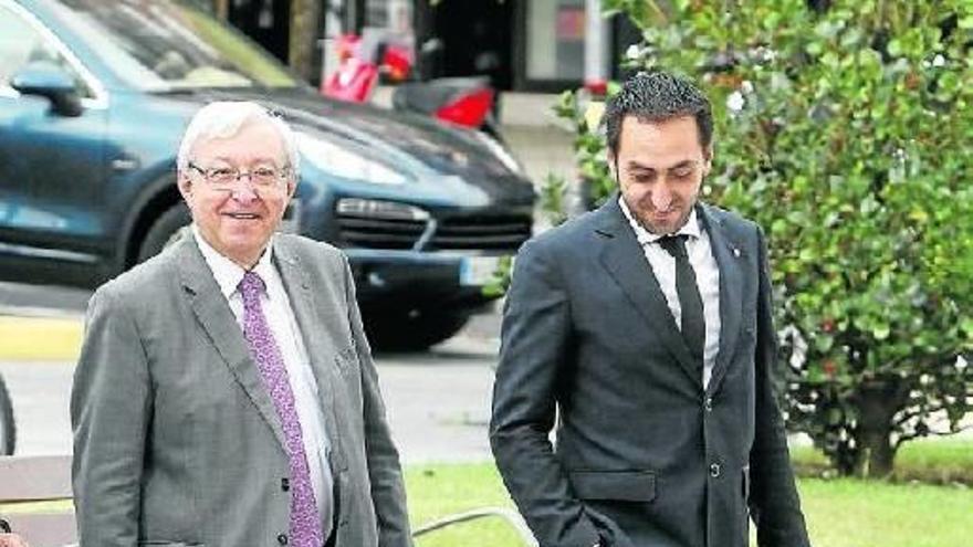 Ignacio Polo, junto a su hijo y abogado Daniel Polo, acuden a la Audiencia Provincial.