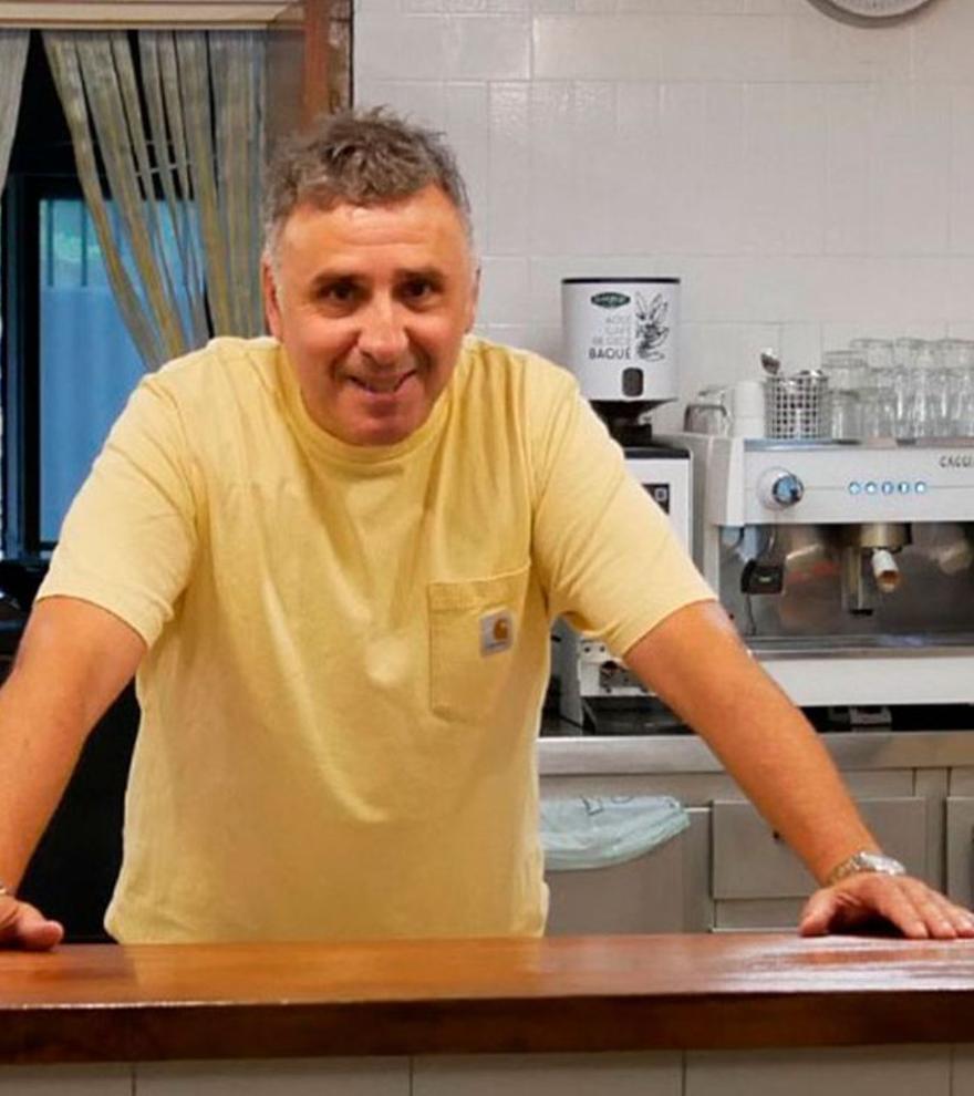 Un cocinero de Hondarribia en el centro social de Legazpi