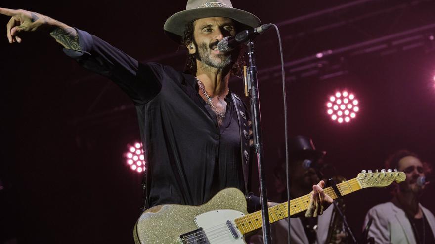 Crítica del concierto de Leiva en el Navarra Arena: el cantante presume de solvencia