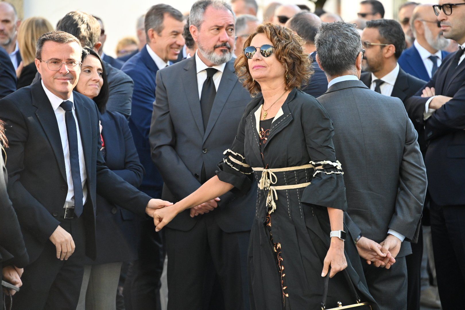 Multitudinaria despedida a Fernández Vara