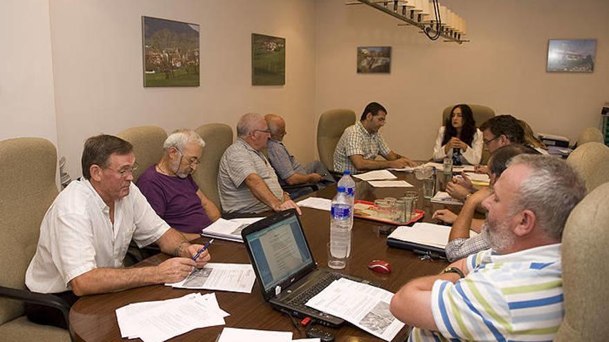 Reunión del Pleno del Ayuntamiento de Ezkabarte en el que se debatió el proyecto de construcción de la Cartuja en el Señorío de Náguiz.