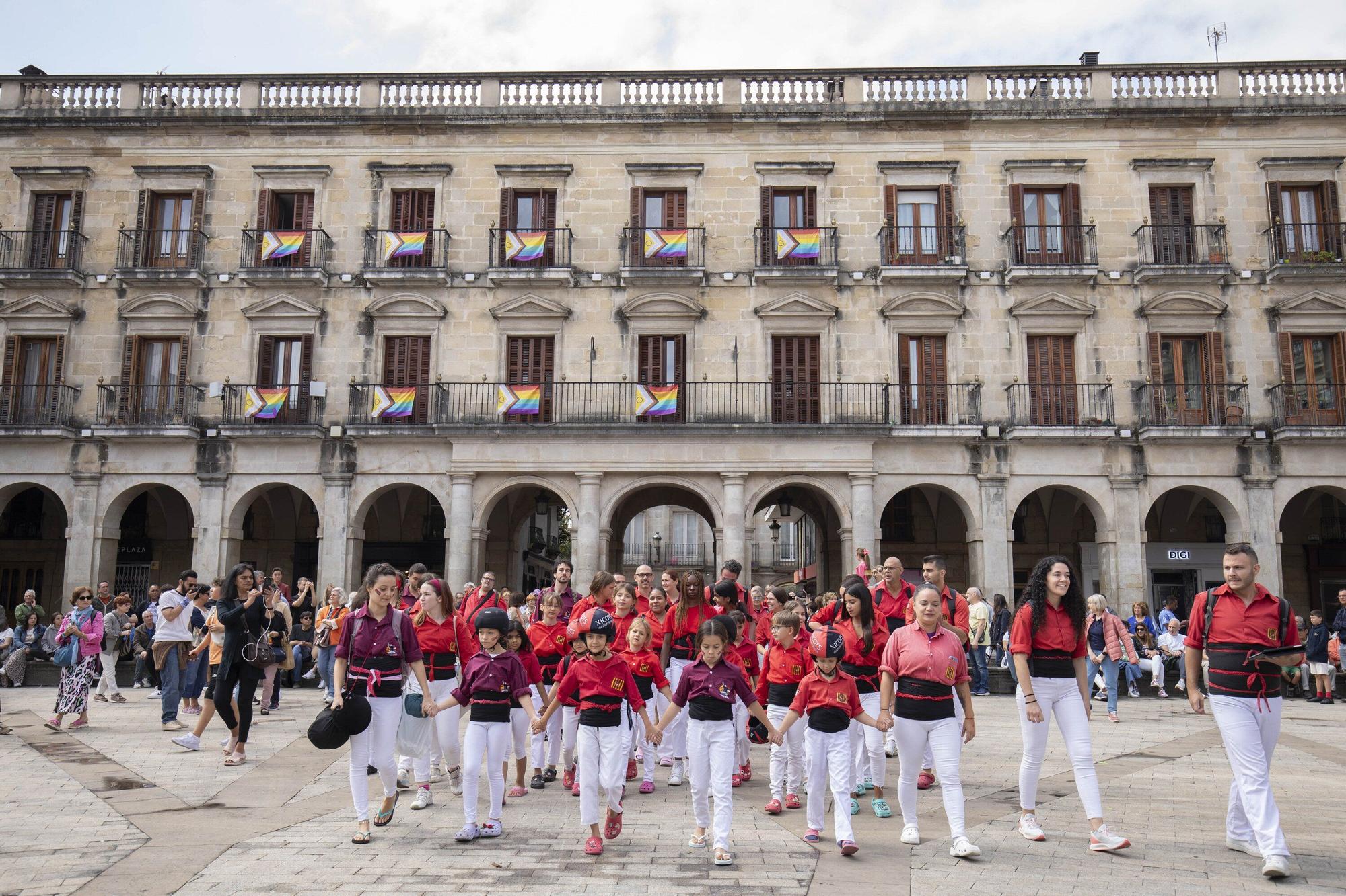 En imágenes: La Plaza Nueva de Vitoria acoge una gran Diada Castellera