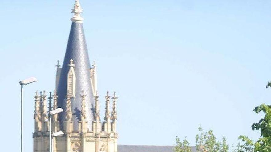 La lanzadera del parque de Miramon traslada  a 25 viajeros al día