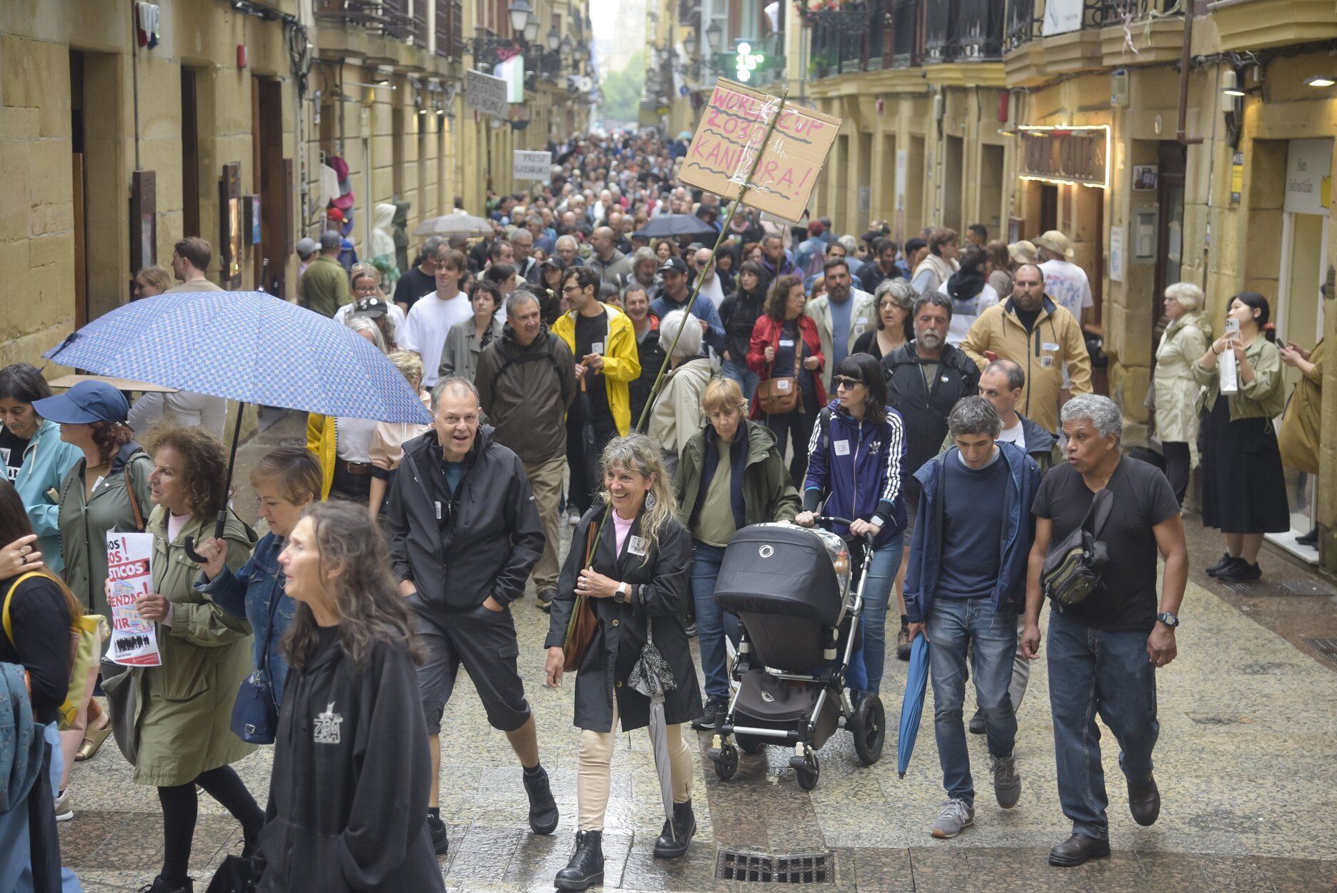 Donostia sale a la calle para protestar en contra de la turistificación
