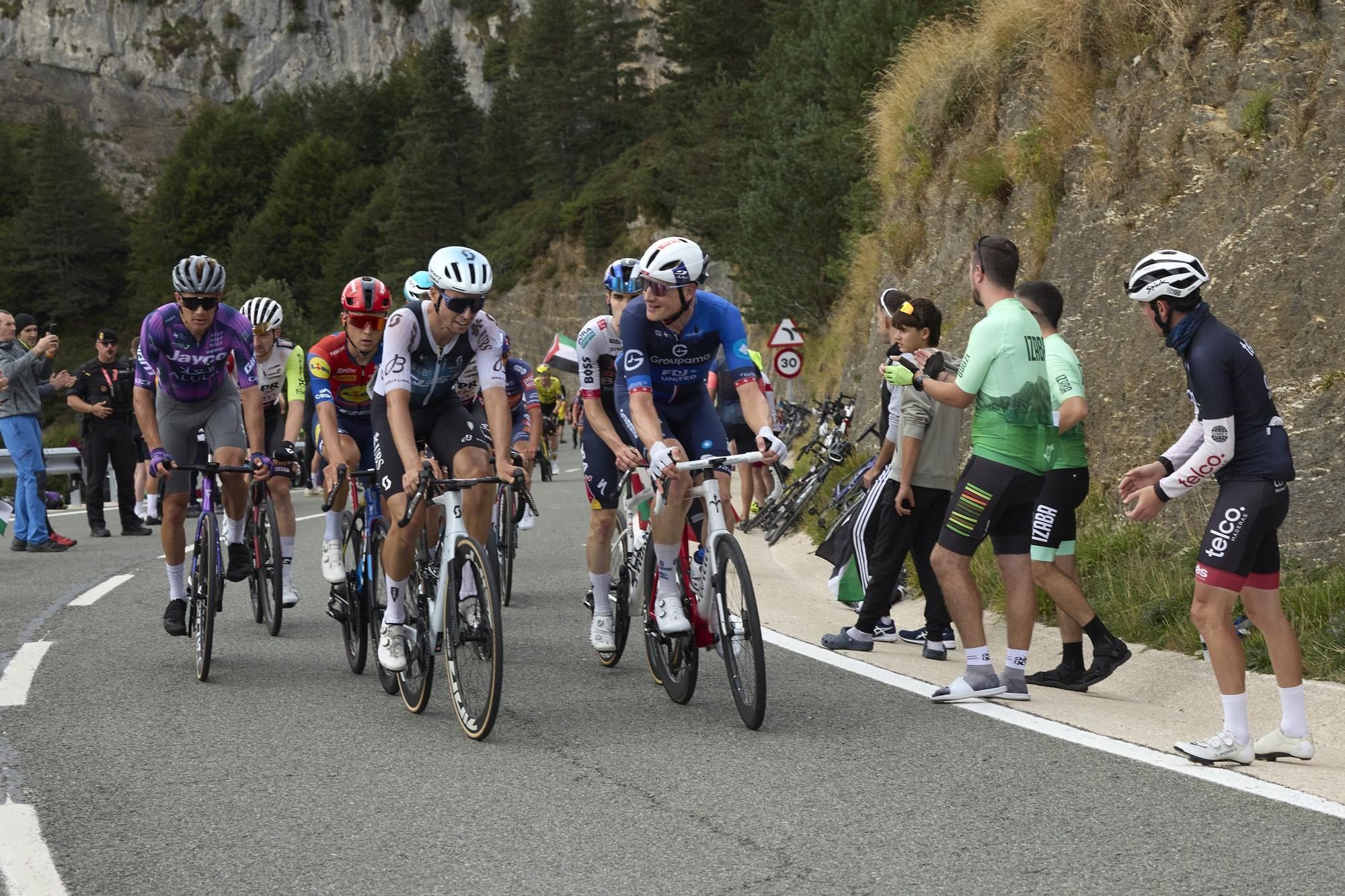 Fotos de la etapa navarra de La Vuelta 25 entre Sendaviva y Larra - Belagua