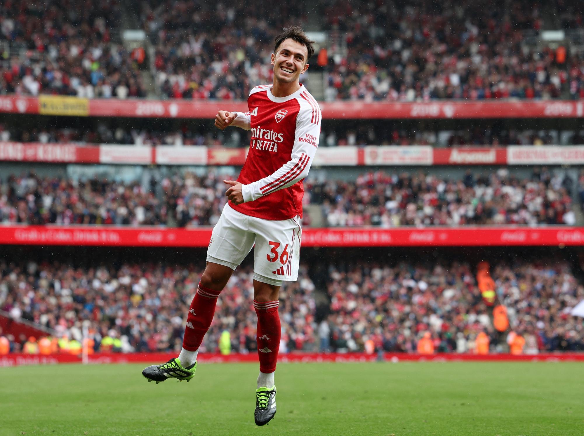 En imágenes: El Arsenal gana con un doblete de Zubimendi y avisa al Athletic