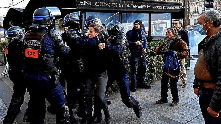 El ‘convoy de la libertad’  choca  con el despliegue policial en París
