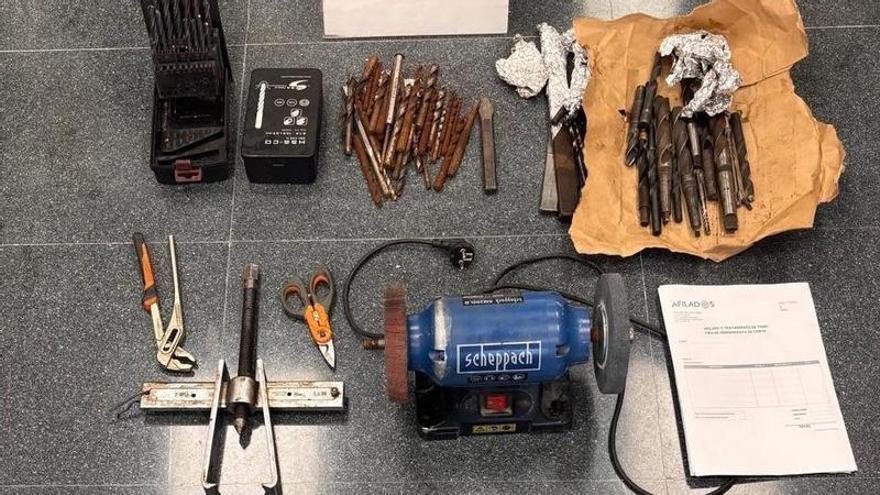Caen en Navarra un padre y su hijo por extorsionar a empresas con un falso servicio de afilado