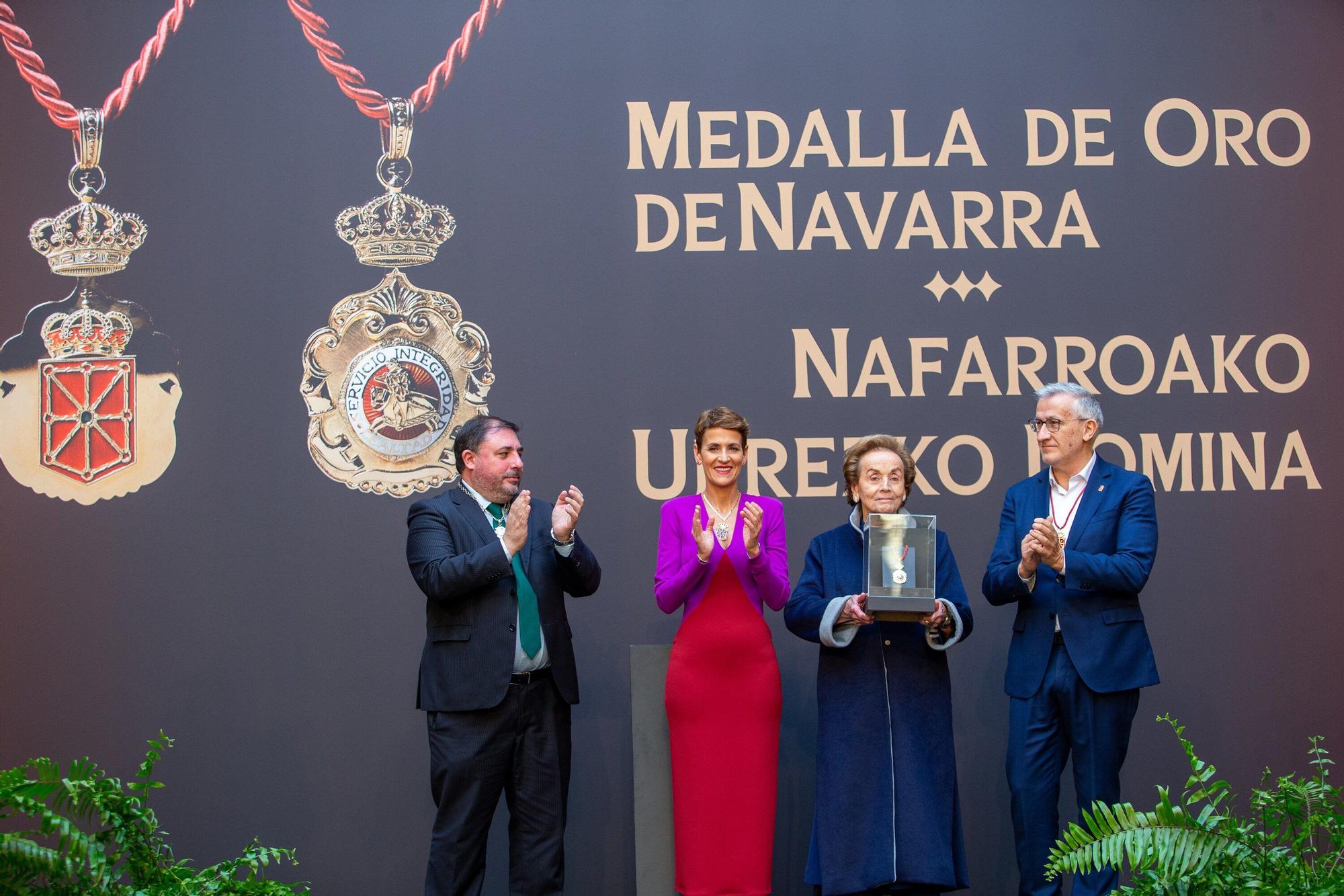 Fotos de la entrega de la Medalla de Oro de Navarra a Manuel Torres a título póstumo