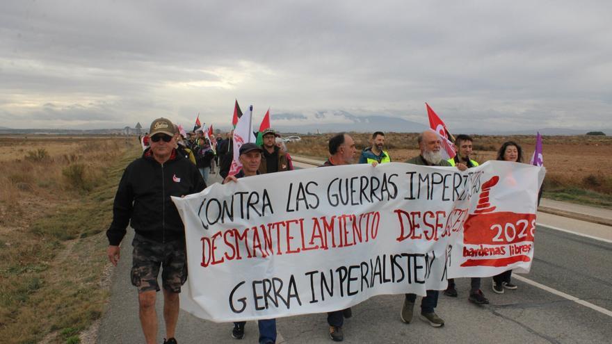 Un centenar de personas reclaman el cierre de las instalaciones militares de Ablitas y Bardenas
