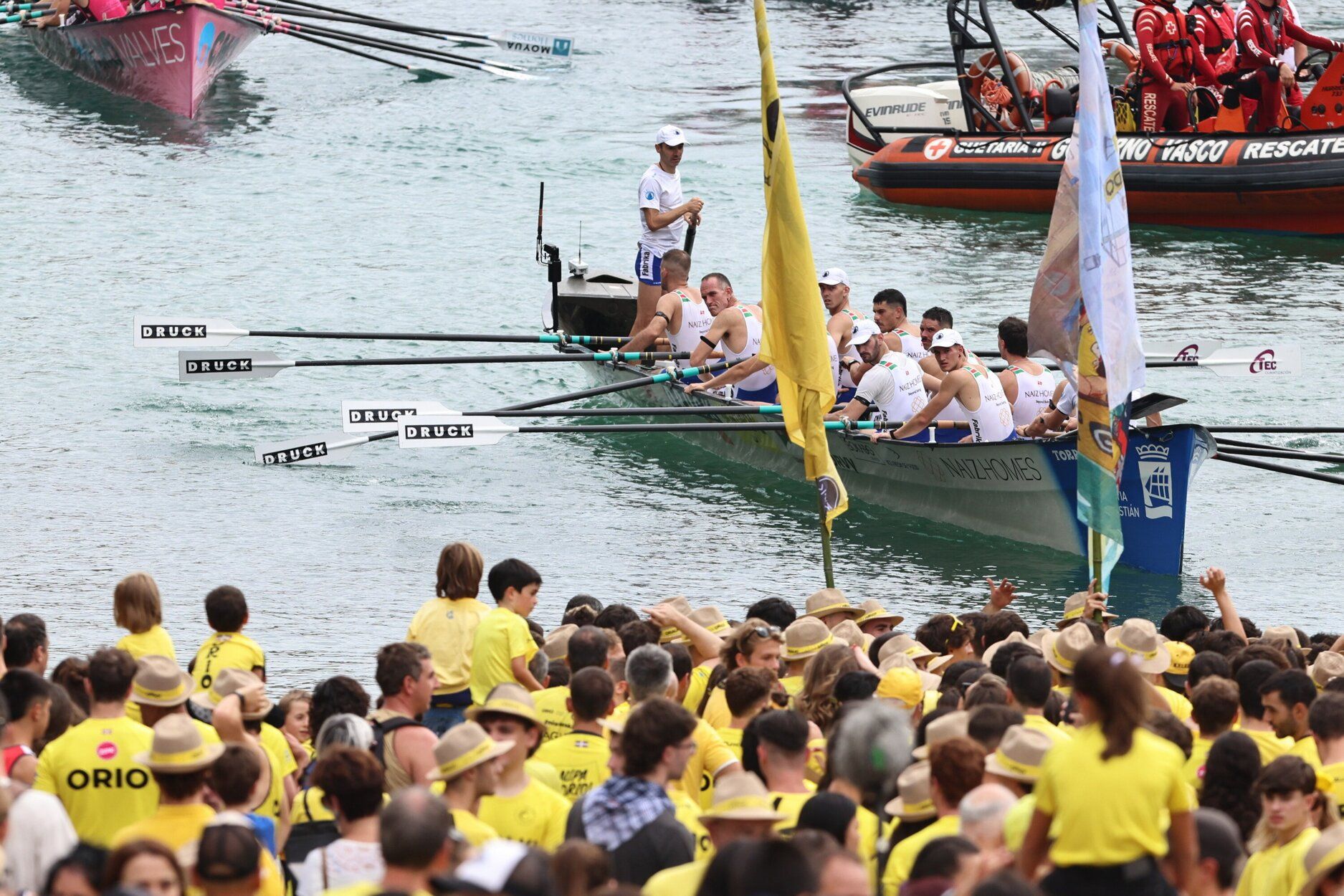 [Fotos] Donostia rema con pasión en la primera jornada de la Bandera de la Concha