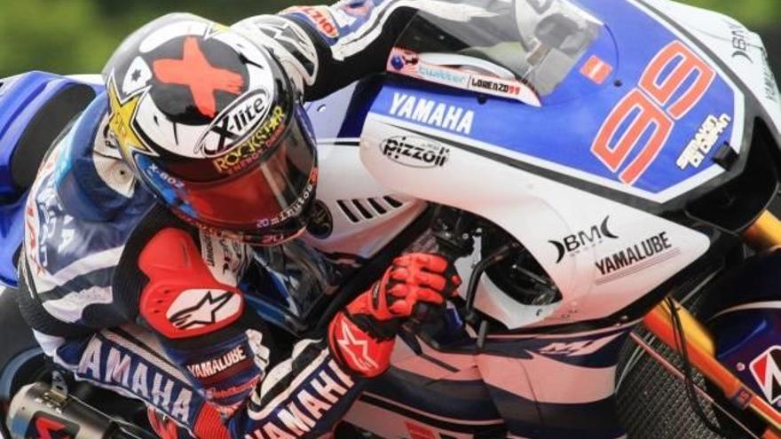 Lorenzo le da la vuelta a los entrenamientos y domina con autoridad