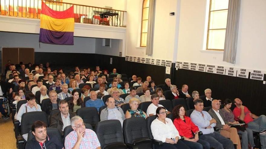 El salón de actos de la casa de cultura, durante un homenaje a los fusilados.