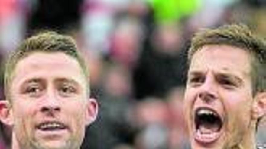 Azpilicueta con Matic.