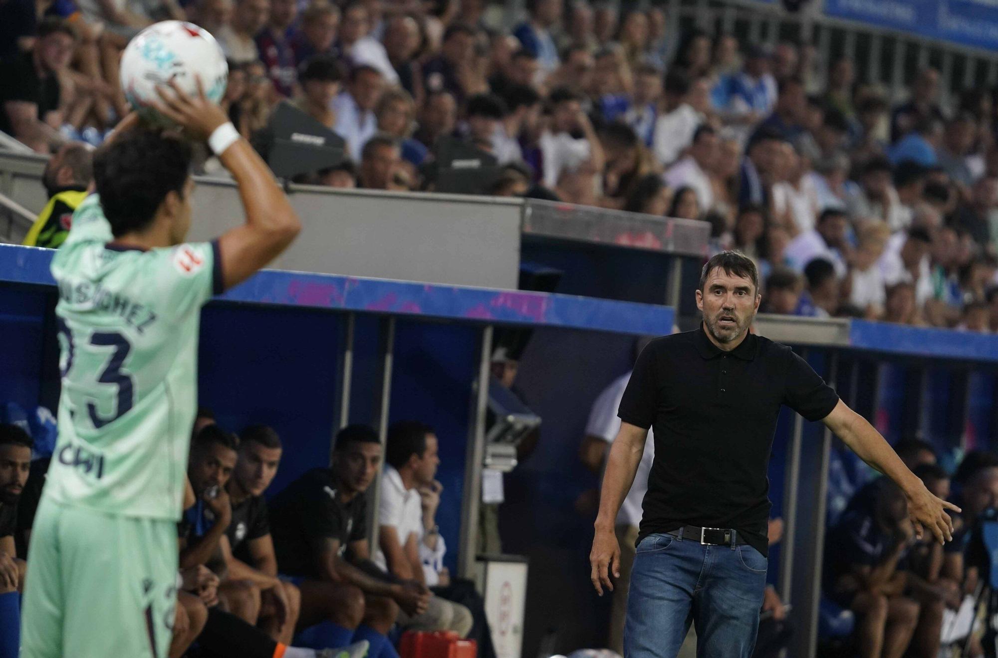 En imágenes: Así está siendo el debut liguero del Alavés contra el Levante