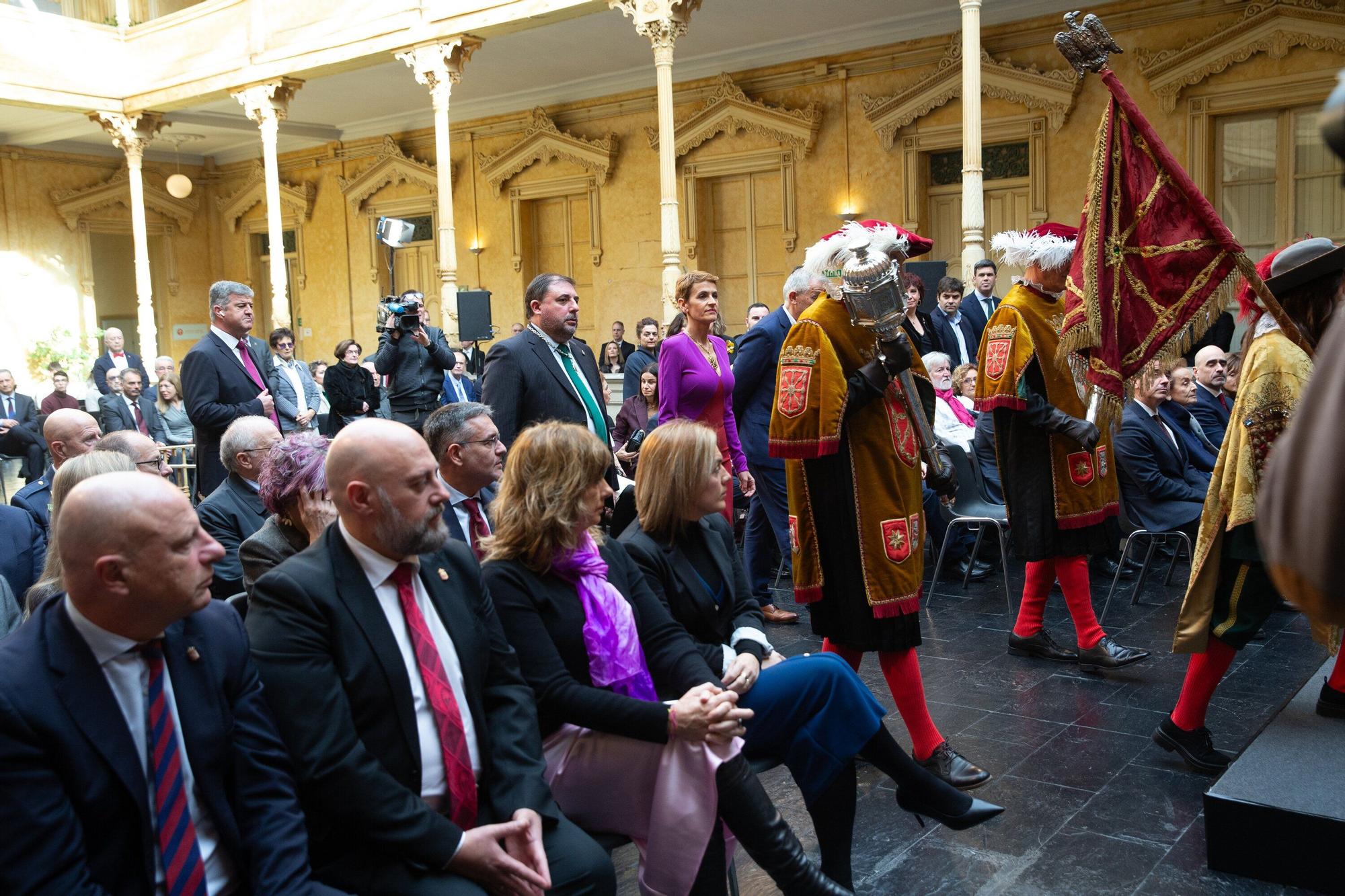 Fotos de la entrega de la Medalla de Oro de Navarra a Manuel Torres a título póstumo