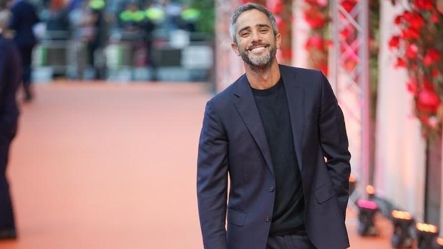 Descubre 'El sótano’, la primera novela del televisivo Roberto Leal