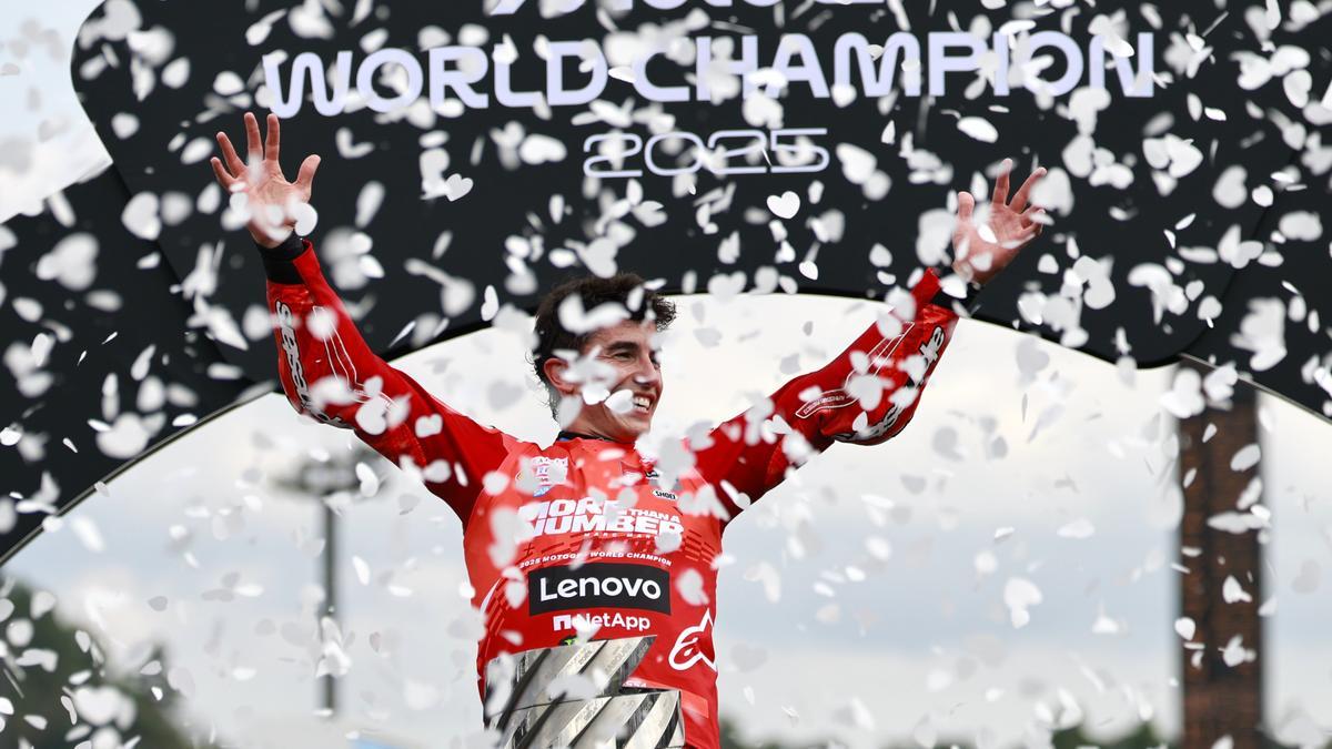 Marc Márquez celebra su noveno título mundial, el séptimo de MotoGP.