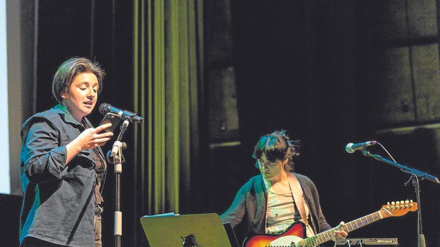 Danele Sarriugarte y Javier de  Isusi, premiados por el Gremio de Editores de Bizkaia