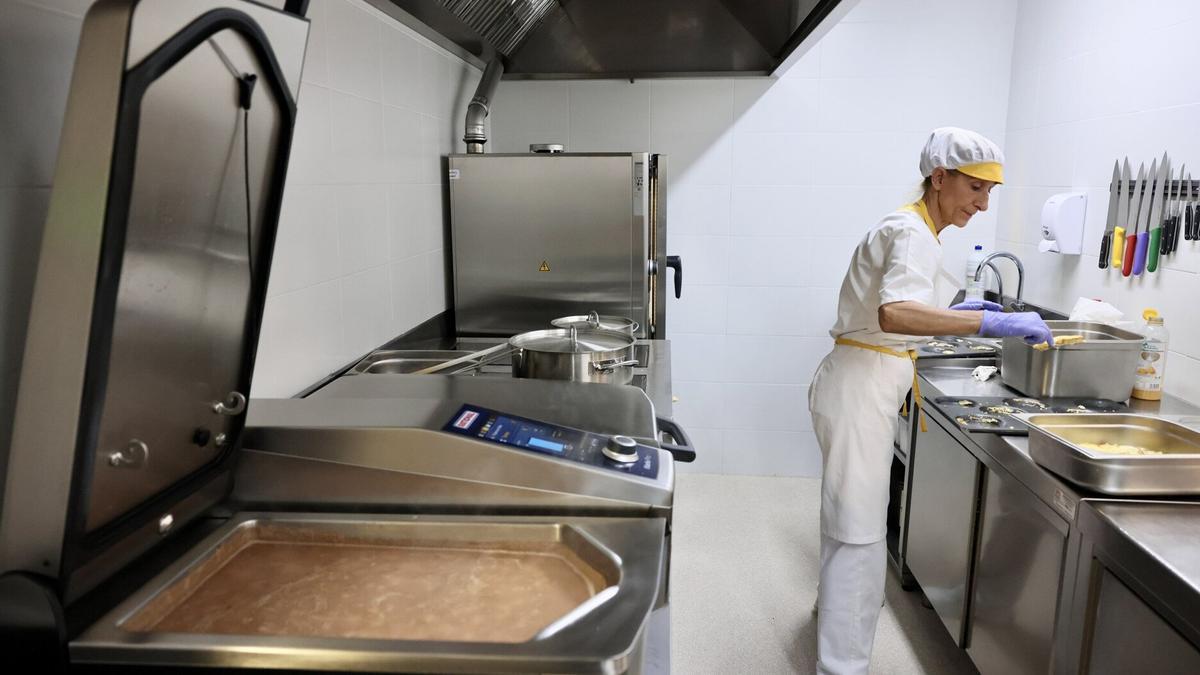 Estreno de la cocina eléctrica vertical en Lardizabal Herri Eskola de Aia.