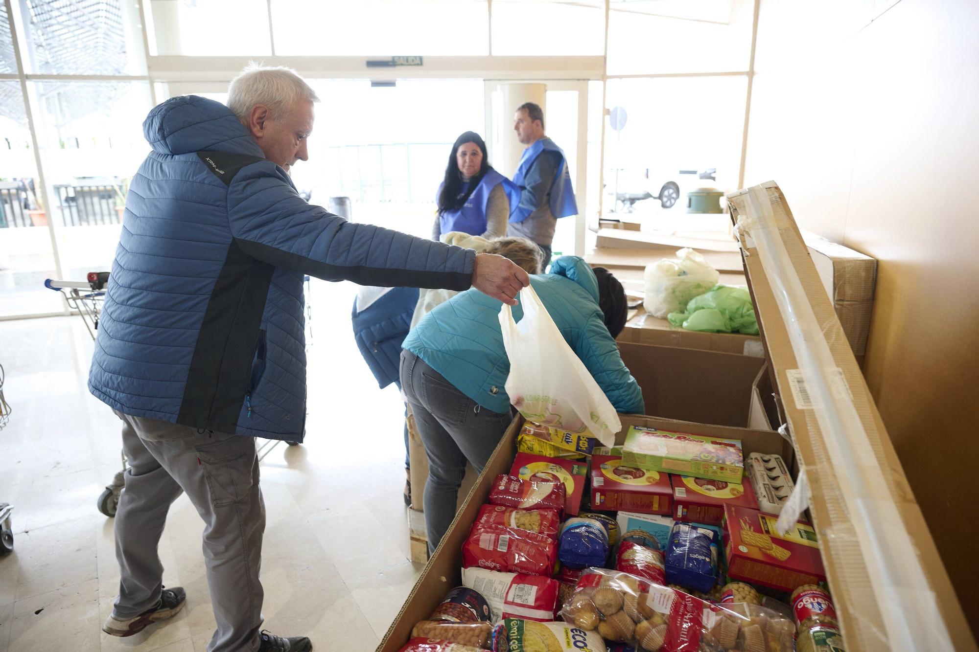 Fotos de la Gran recogida del Banco de Alimentos de Navarra en E.Leclerc