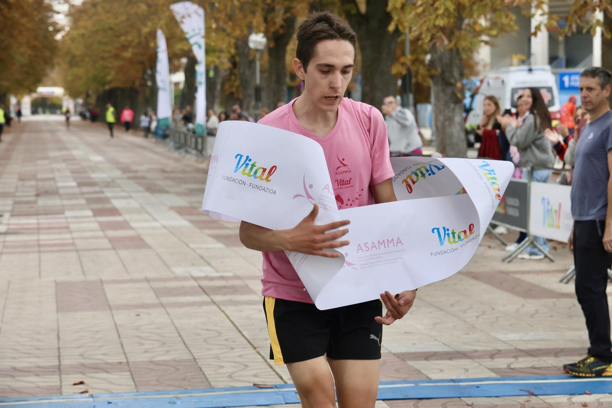 En imágenes: Vitoria se vuelca con la VI Carrera Solidaria contra el Cáncer de Mama
