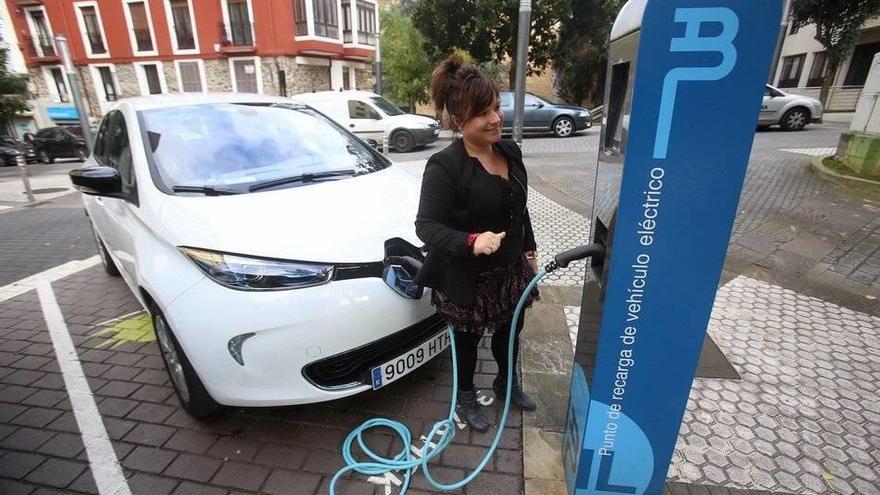 Un coche eléctrico en pleno proceso de carga