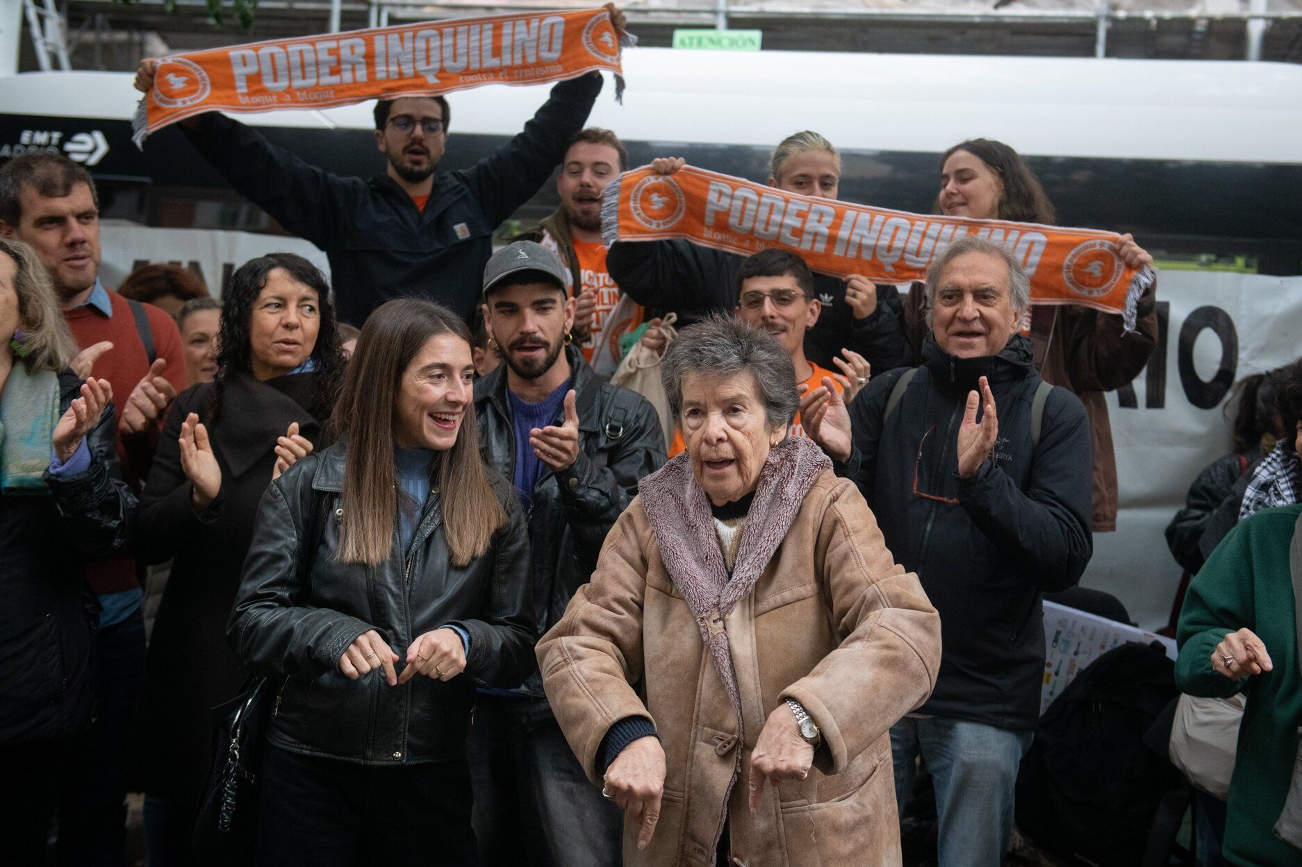 Mari Carmen, de 87 años, logra frenar su desahucio