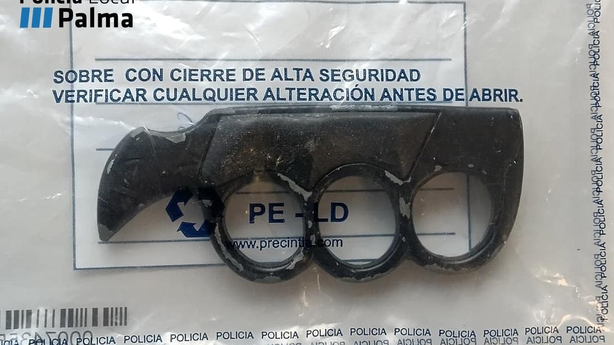 Detenido por agredir con un puño americano a los policías que trataban ...