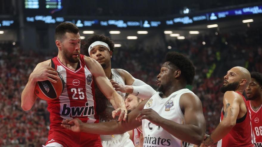 La afición del Olympiacos se moviliza para retener a Alec Peters