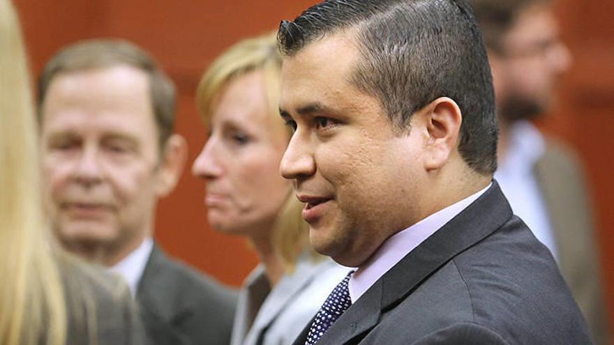 Absuelven a Zimmerman de los cargos de asesinato en segundo grado y homicidio.