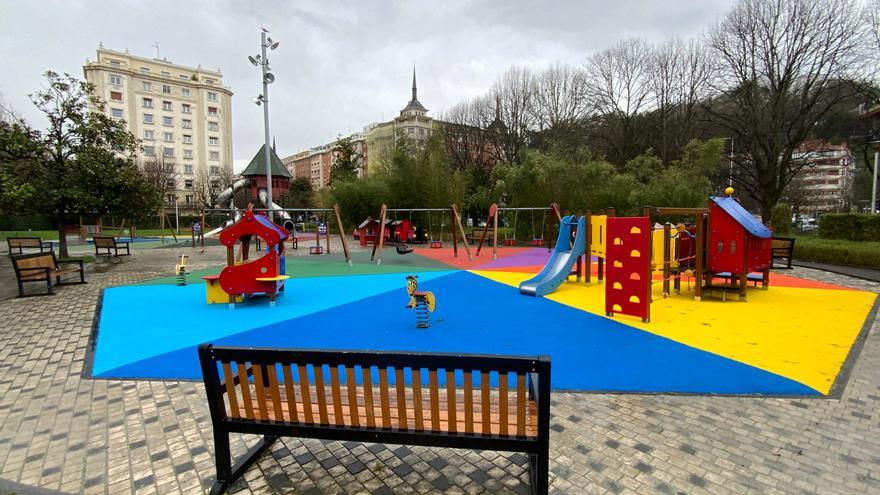 Finaliza la renovación de los juegos infantiles del parque de Araba