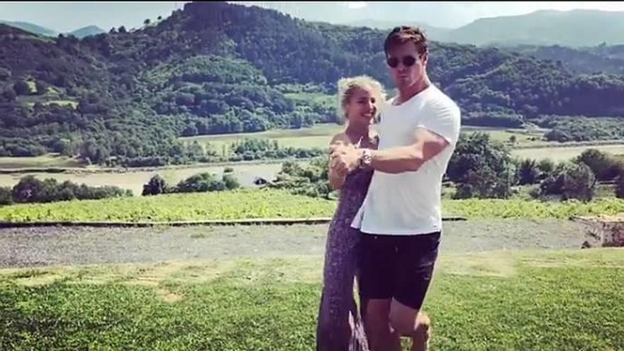 Elsa Pataky baila el &quot;Despacito&quot; con su marido Chris Hemsworth durante su visita a Gipuzkoa para asistir a una boda en Getaria.