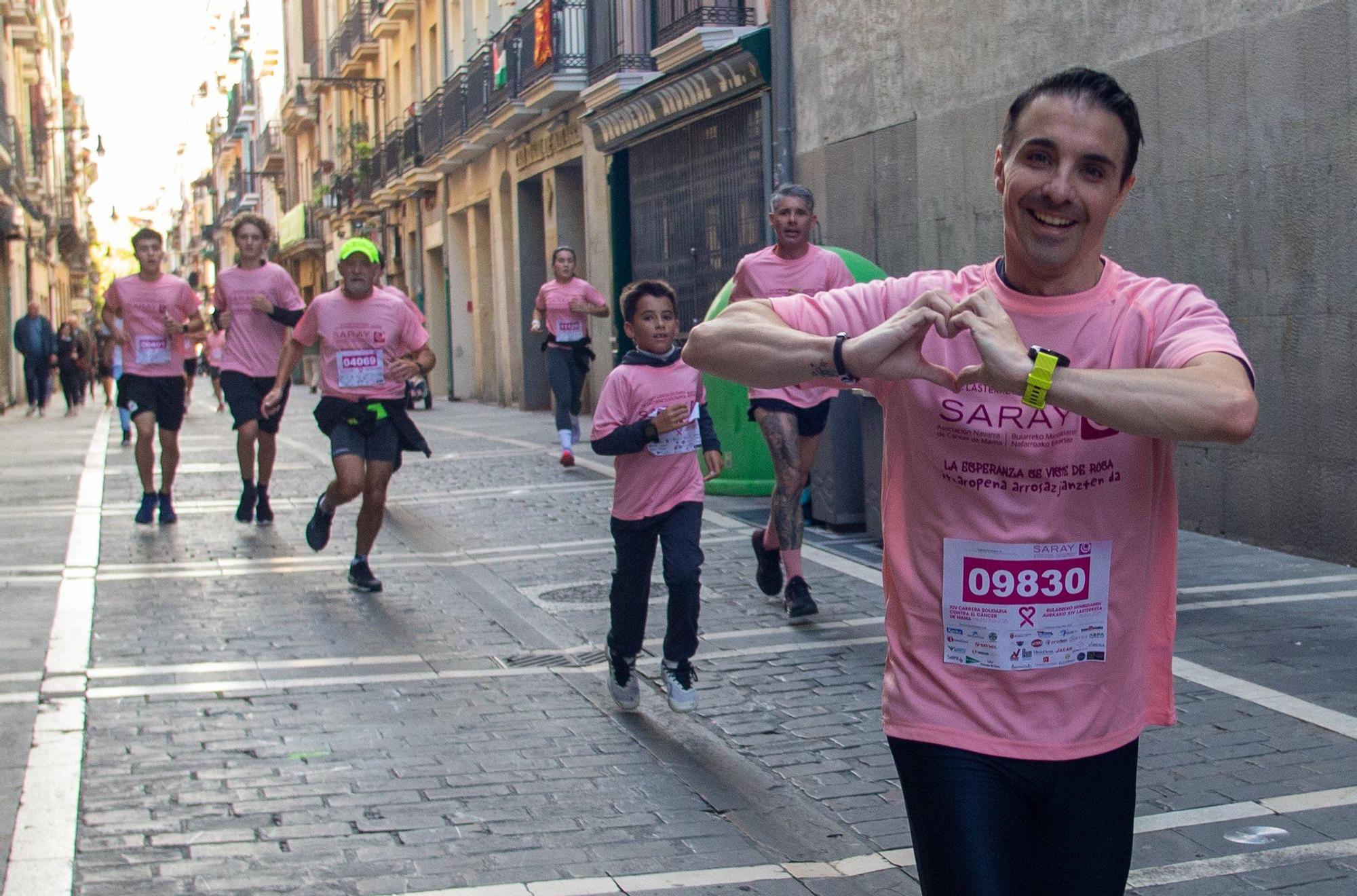 Fotos de la Carrera contra el Cáncer de Mama de Saray en Pamplona 2025