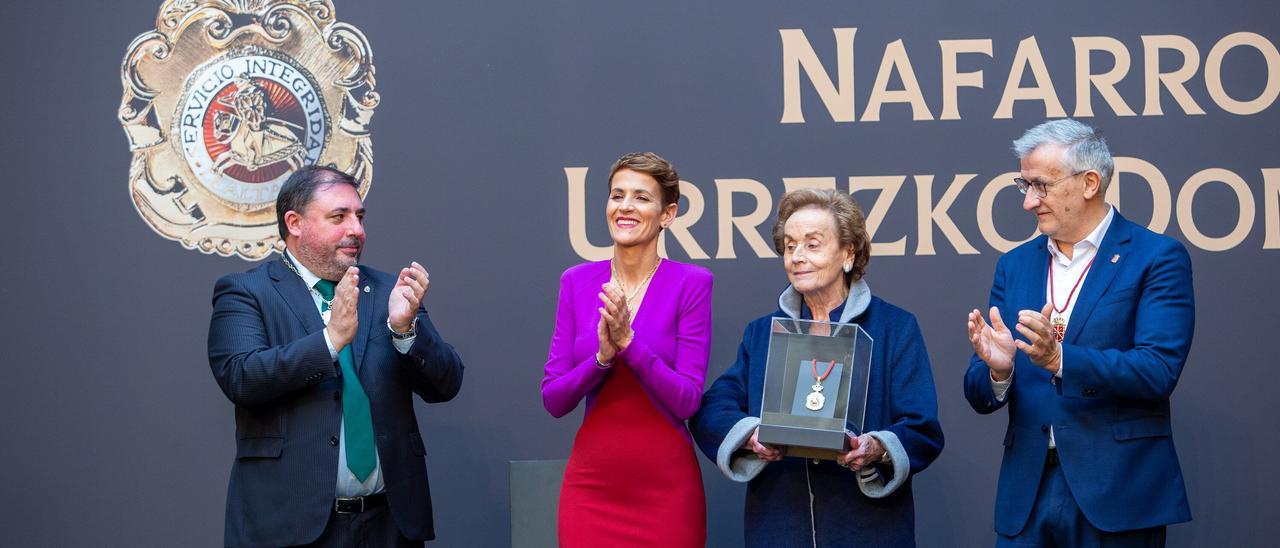 Fotos de la entrega de la Medalla de Oro de Navarra a Manuel Torres a título póstumo