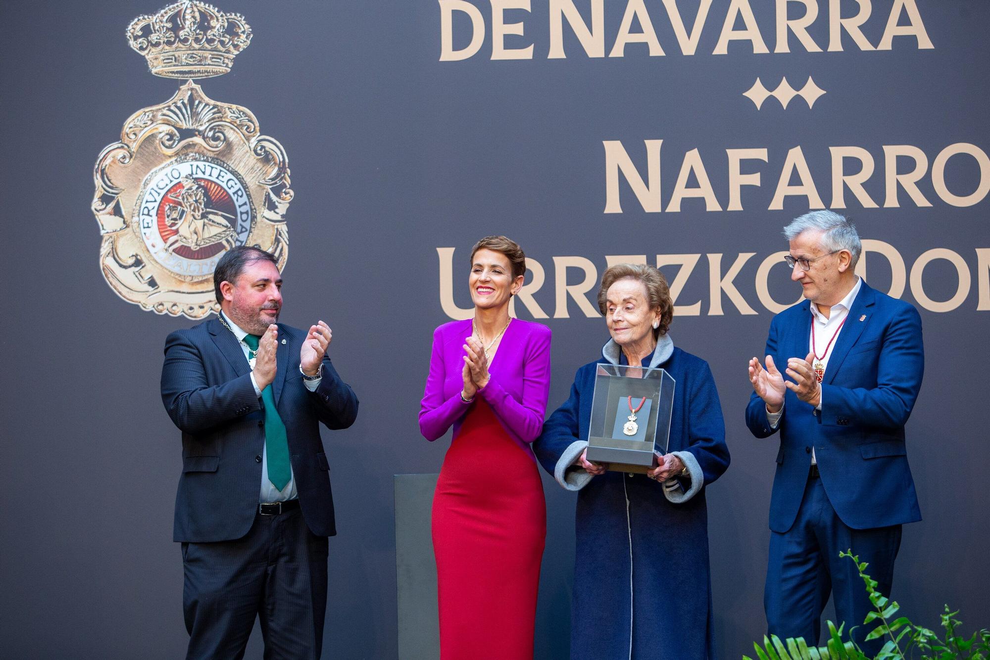 Fotos de la entrega de la Medalla de Oro de Navarra a Manuel Torres a título póstumo
