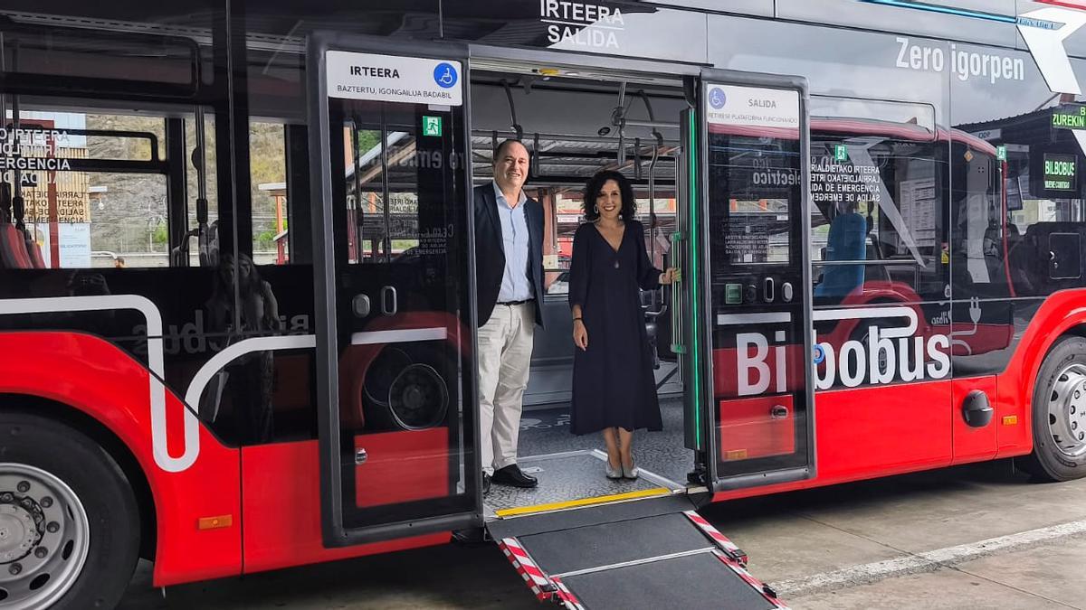Los autobuses tienen capacidad para 28 personas sentadas y 55 de pie, y 2 plazas para movilidad reducida en silla de ruedas.