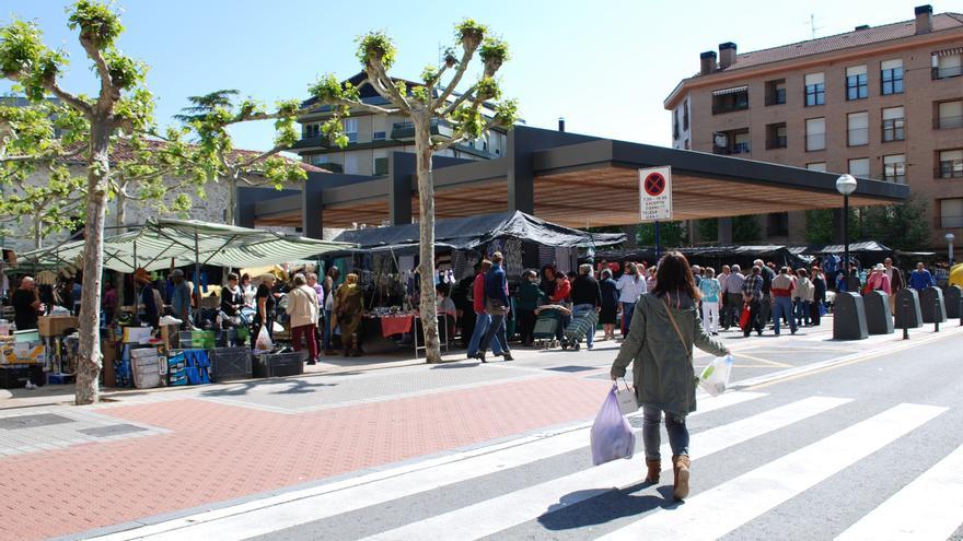 Amurrio prueba un taxi a demanda para que sus concejos acudan al mercado semanal