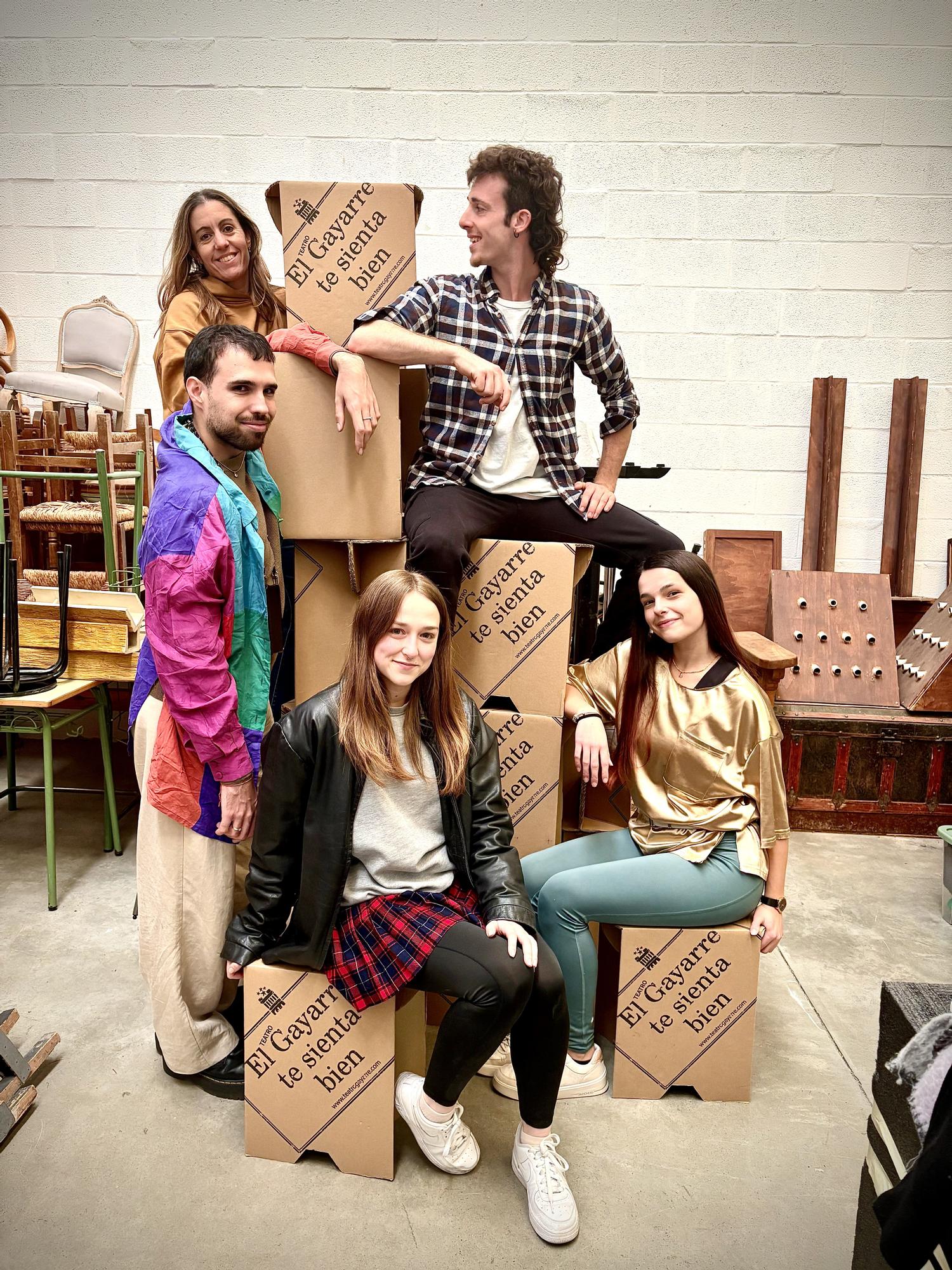 Parte del elenco de la producción Todo tuyo (53X) que se estrenará el 18 de febrero en el Teatro Gayarre y el 22 en la Escuela Navarra de Teatro.