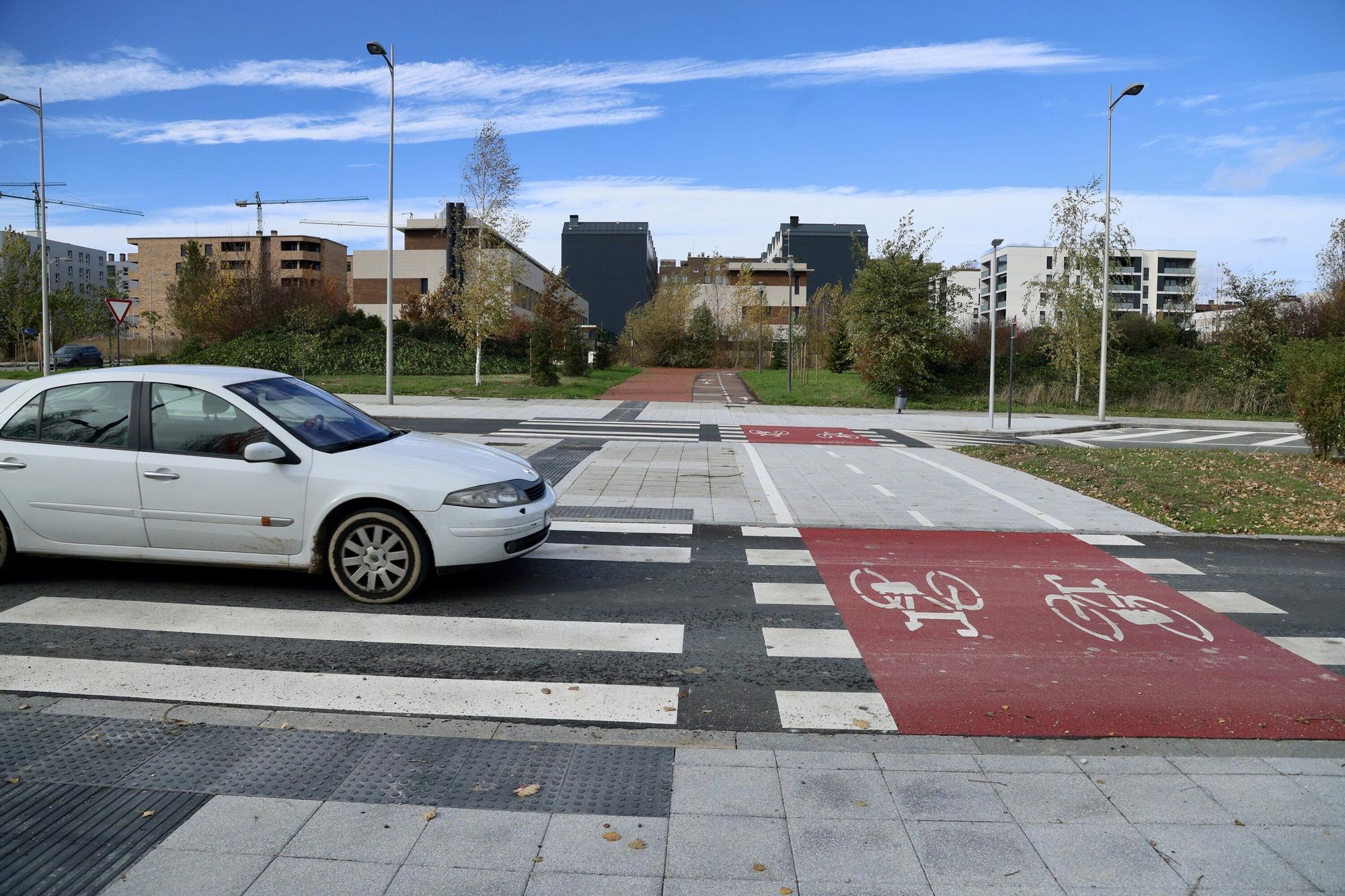 En imágenes: El nuevo camino peatonal y ciclista entre Olarizu y Goikolarra