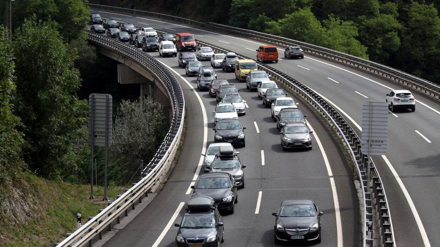 Dos accidentes múltiples y varias averías provocan importantes retenciones en Gipuzkoa
