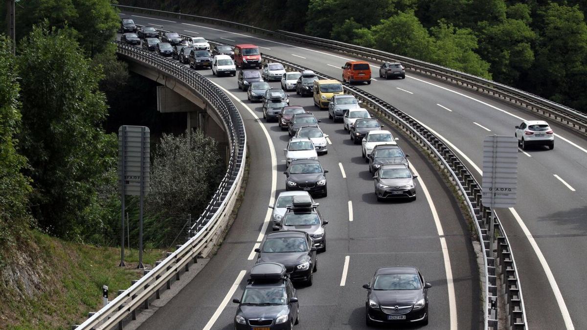 Retenciones en la AP-8 a su paso por Zumaia y Mendaro