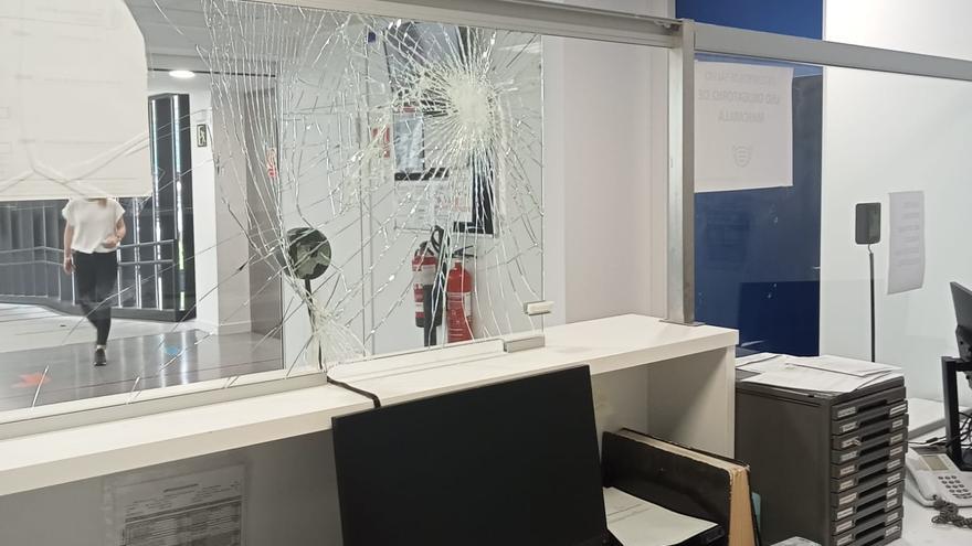 Detienen a un paciente agresivo tras causar daños y amenazar a un trabajador en el centro de salud de la Rochapea