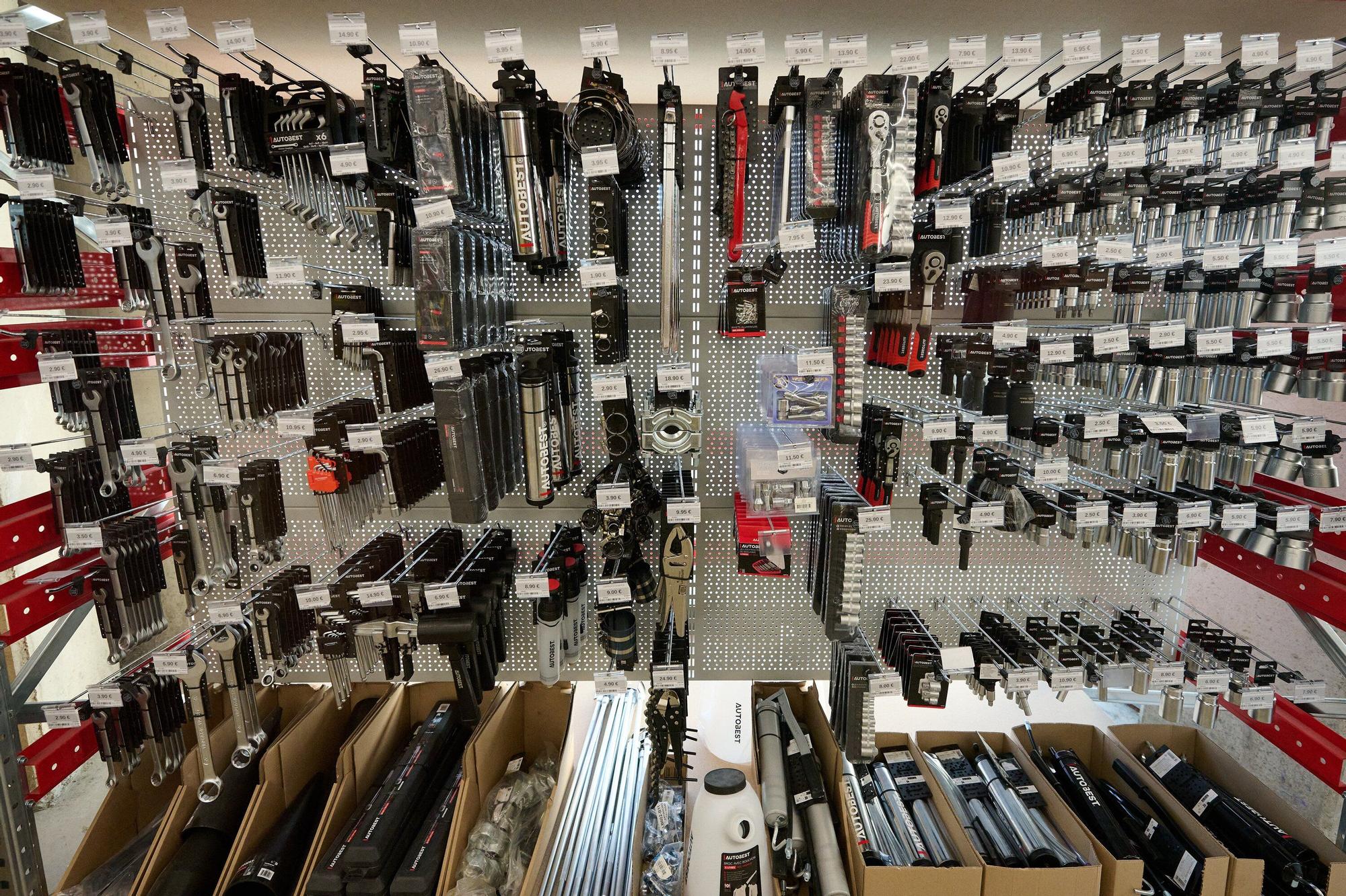 Fotos de la inauguración oficial de la nueva tienda de Carter-Cash en Pamplona