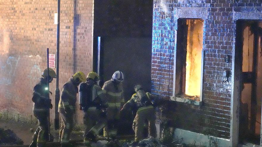 En imágenes: Graves disturbios en Belfast tras el apuñalamie