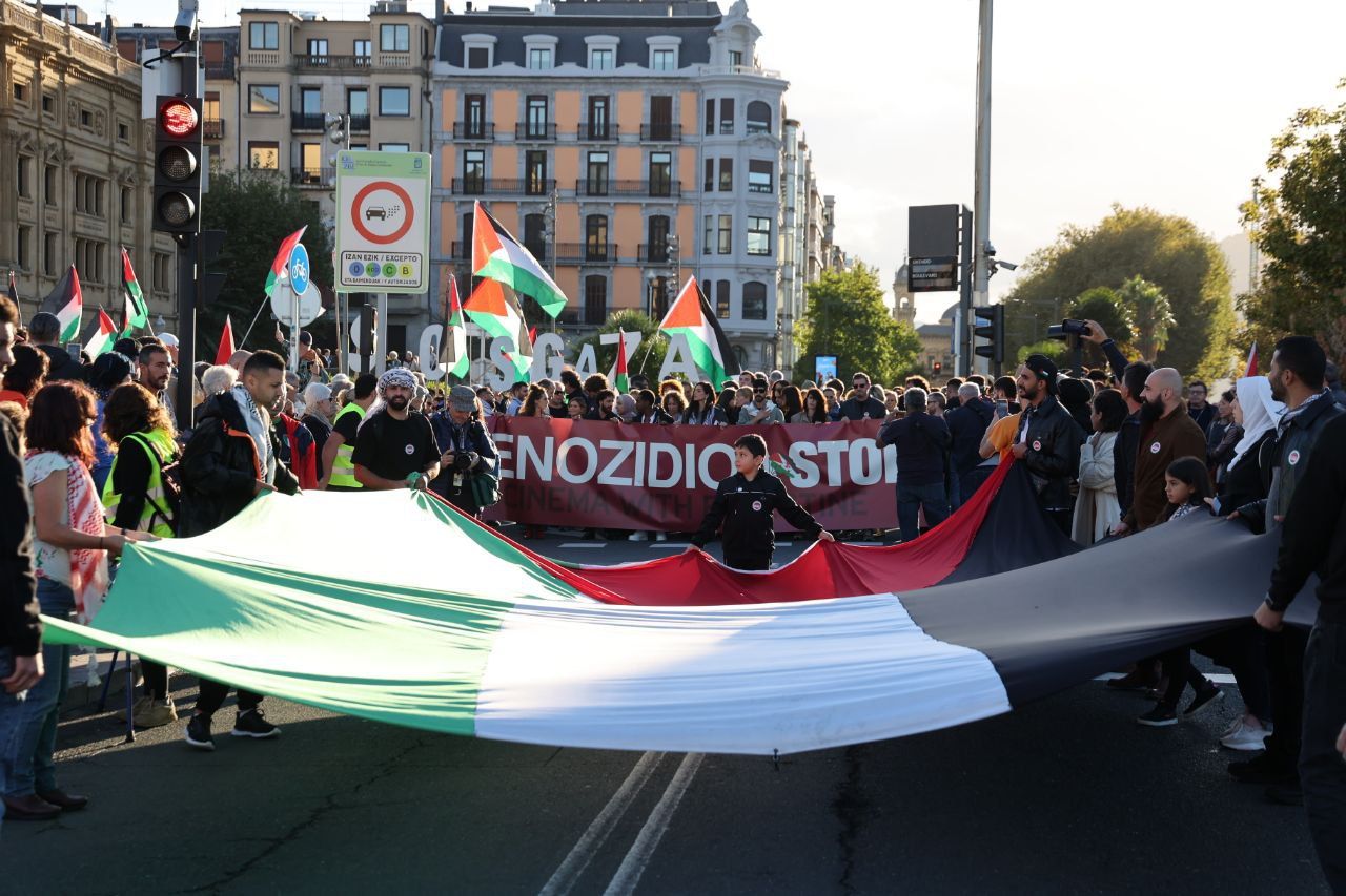 La solidaridad con Palestina llena las calles de Donostia