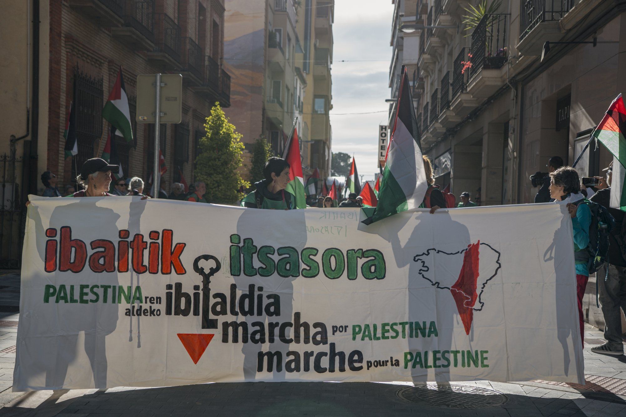 Fotos de la marcha pro Palestina 'Ibaitik Itsasora' en Tudela